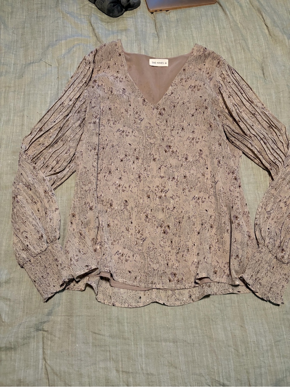 The Ninth Muse Mauve Floral V-Neck Pleated Sleeve Blouse
